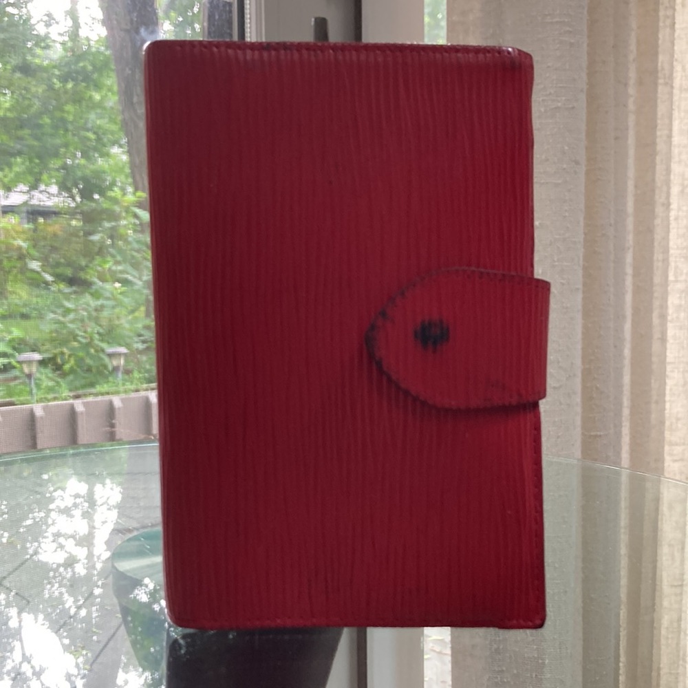 Wallet- Small purse for credit cards, bills and more. Leather. Made in Italy.